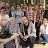 Prof. Wanda Półtawska w Ustroniu. Na zdjęciu: z rodzinami Domowego Kościoła z Wapienicy