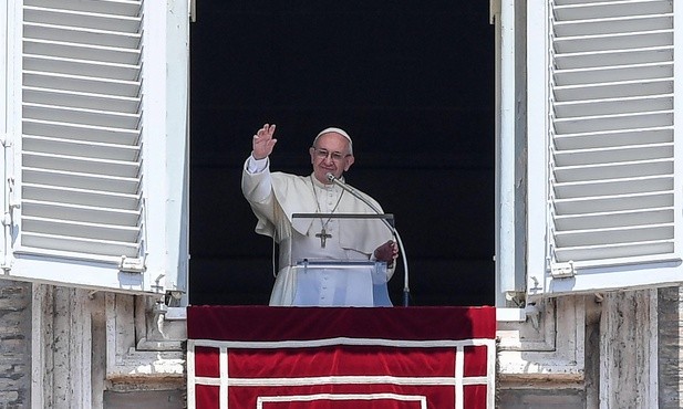 Papież: Boże Ciało uczy gościnności i gotowości do niesienia pomocy