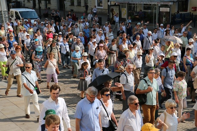 ​Dziękczynna procesja w Święto Dziękczynienia