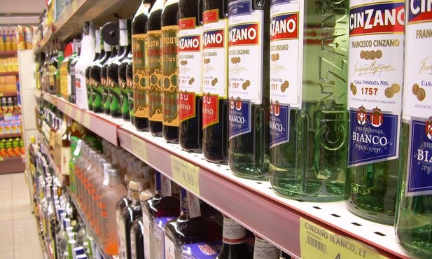 Czy ograniczenia w sprzedaży alkoholu daje rezultaty?