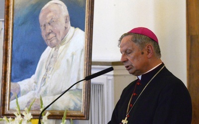 Wykład o nauczaniu św. Jana Pawła II o ojczyźnie na sesji Rady Miejskiej w Radomiu wygłosił bp Henryk Tomasik