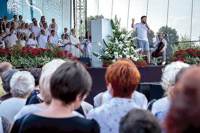 Koncert Muzyki Chrześcijańskiej odbył się na dziedzińcu zamku.