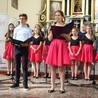 Pieśni przeplatane były poezją Karola Wojtyły i modliwą o dary Ducha Świętego