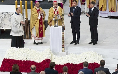 Świeca wolności będzie od tej pory zapalana w Świątyni Opatrzności Bożej podczas najważniejszych narodowych celebracji.