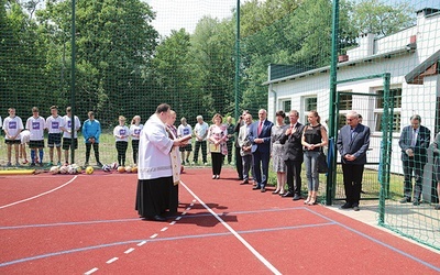 ▼	Uroczyste przecięcie wstęgi i poświęcenie obiektu poprzedziło sportowy pokaz.