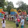 Każdego roku na wielką zabawę w parku przychodzi  kilka tysięcy dzieci.