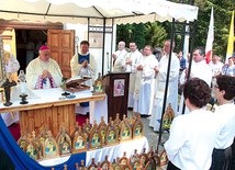 ▲	Mszy św. przewodniczył bp Cieślik. Towarzyszyli mu księża opiekuni ruchu w pomorskich parafiach.