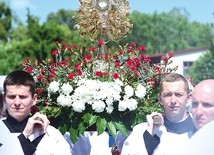 Po Mszy św. odbyła się tradycyjna procesja eucharystyczna.