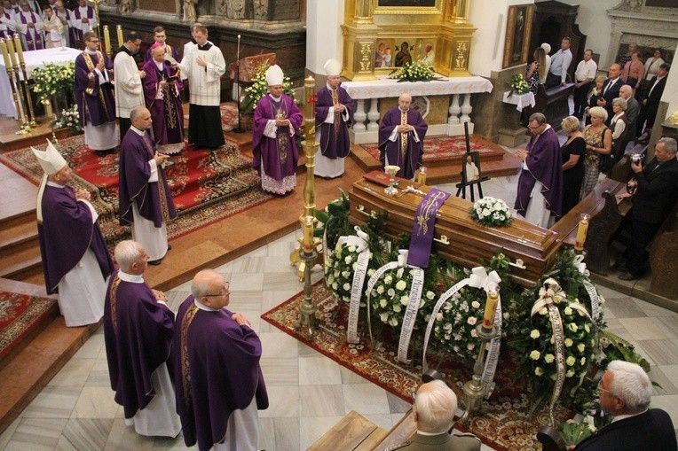 Pożegnanie śp. ks. P.M. Gajdy w tarnowskiej katedrze