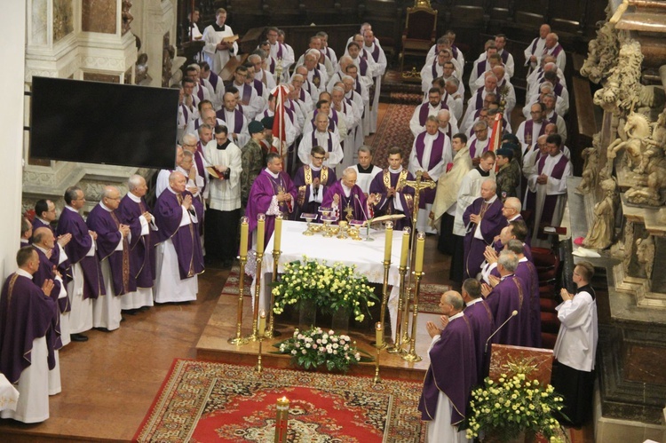 Pożegnanie śp. ks. P.M. Gajdy w tarnowskiej katedrze