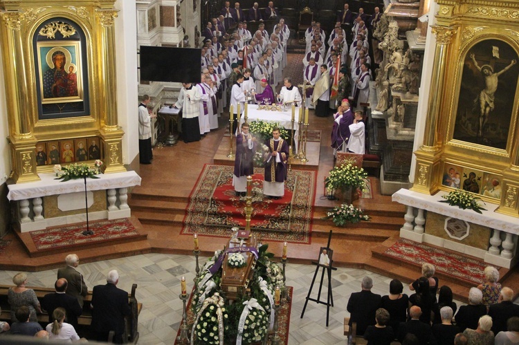 Pożegnanie śp. ks. P.M. Gajdy w tarnowskiej katedrze