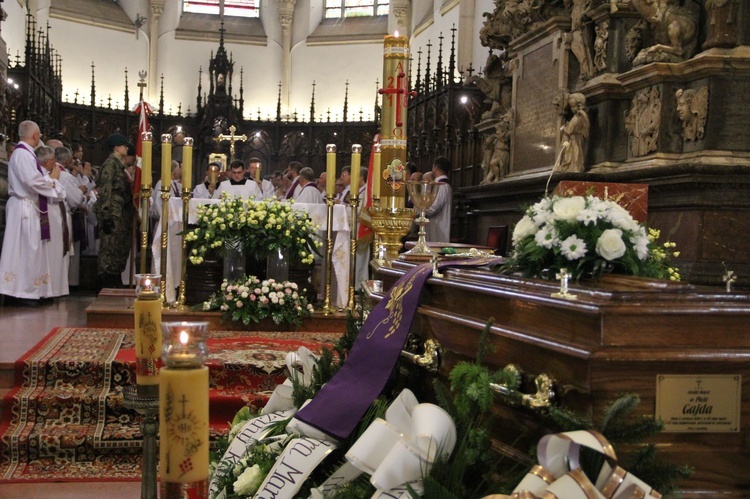 Pożegnanie śp. ks. P.M. Gajdy w tarnowskiej katedrze