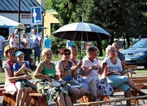 Wydarzenie zorganizowała parafia  bł. Michała Kozala. Koncert mógł się odbyć dzięki pomocy wielu osób, m.in. rady gminy,  straży pożarnej, pracowników domu opieki społecznej  i GOK-u.