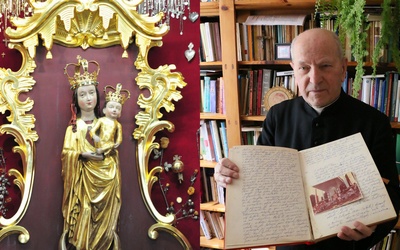 Ks. Jan Pędzioł pokazuje księgę łask wyproszonych w Wąwolnicy