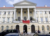 Protest na Uniwersytecie Warszawskim przeciwko reformom wicepremiera Gowina