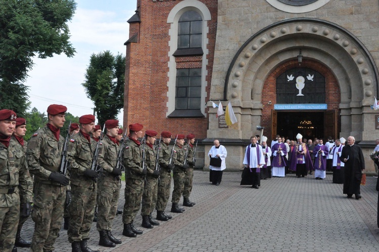 Pogrzeb ks. Gajdy w Porąbce Uszewskiej