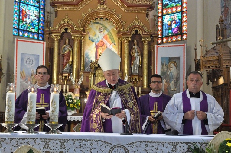 Pogrzeb ks. Gajdy w Porąbce Uszewskiej