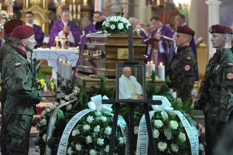 Pogrzeb ks. Gajdy w Porąbce Uszewskiej