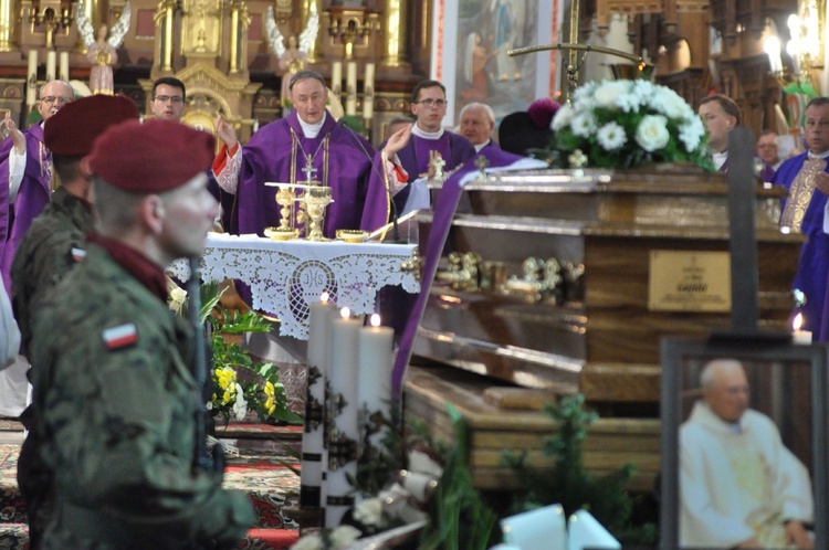 Pogrzeb ks. Gajdy w Porąbce Uszewskiej