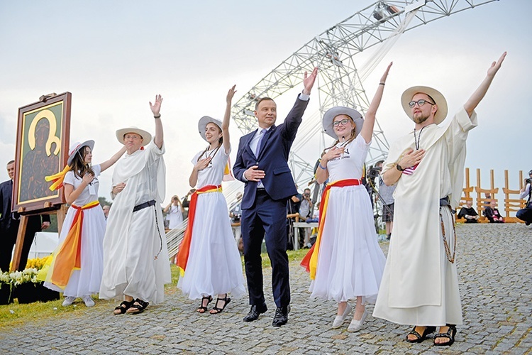 Prezydent Andrzej Duda uczestniczy w rozpoczęciu XXII Spotkania Młodych. 
2.06.2018 Pola Lednickie