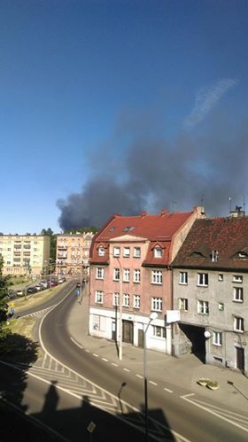 Pożar na skąłdowisku makulatury w Piekarach Śląskich 