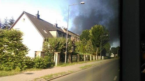 Pożar na skąłdowisku makulatury w Piekarach Śląskich 