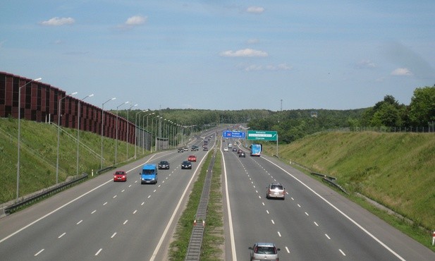 Awaryjne lądowanie awionetki na autostradzie A4