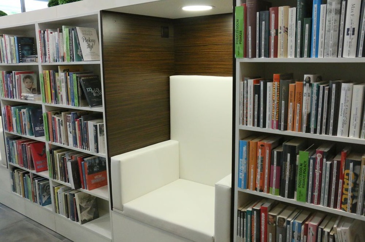 Biblioteka na poziomie