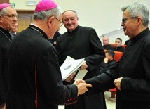 Zmiany księży w parafiach i urzędach