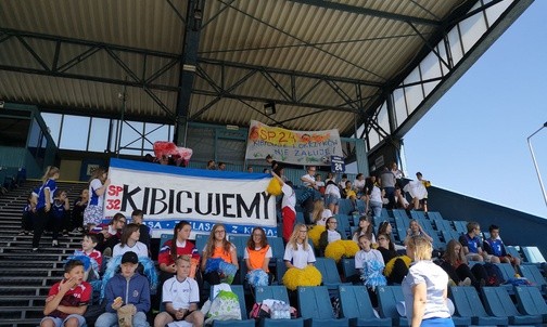 Młodzi chorzowianie kibicują