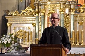 ks. Arkadiusz Chwastyk w czasie prelekcji dotyczącej rozwodników.