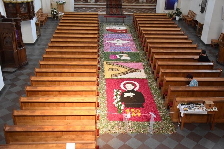 Kwiatowy dywan w Przasnyszu