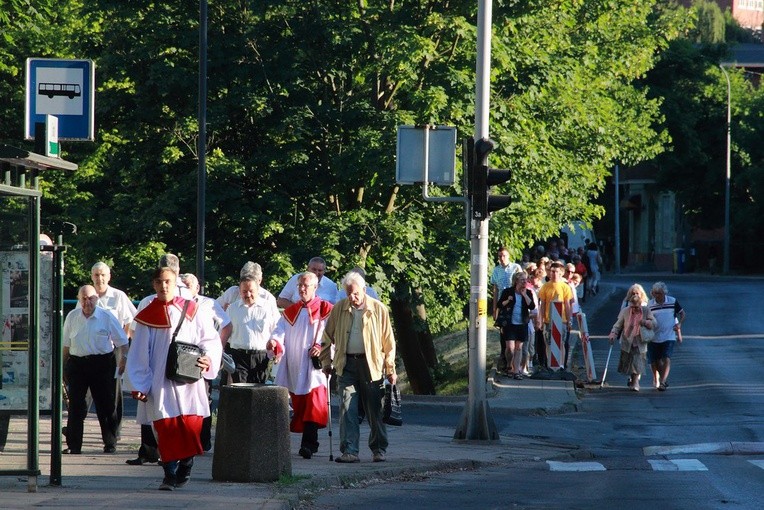 Modlitwa ekspiacyjna przy kapliczce w Oliwie