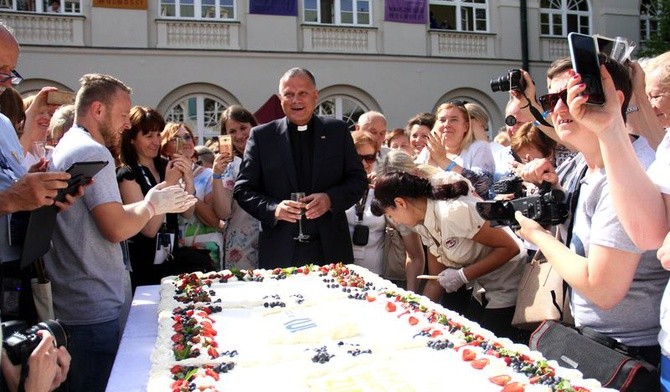 Wielki tort był jedną z głównych atrakcji zjazdu