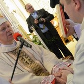 "Czy przyrzekasz swemu ordynariuszowi cześć i posłuszeństwo? Niech Bóg, który rozpoczął w tobie dobre dzieło, sam go dokona"