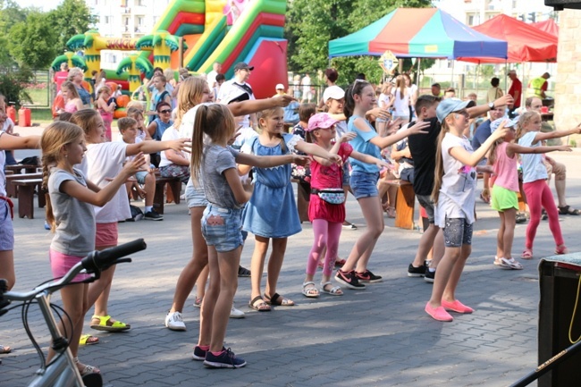 Festyn w parafii na radomskich Borkach