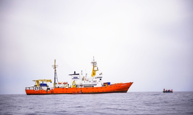 Hiszpania przyjmie migrantów z pokładu "Aquariusa"