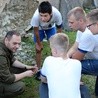 Choć survivalowe, to rekolekcje jednak nie mogą się obyć bez duszpasterza