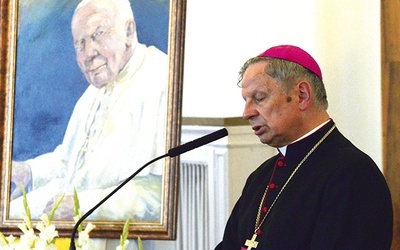 	Wykład o nauczaniu papieża na sesji Rady Miejskiej w Radomiu wygłosił bp Henryk Tomasik.