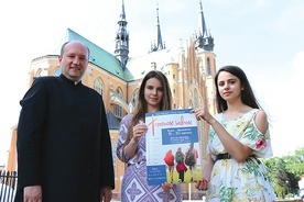 Do udziału zachęcają (od lewej): ks. Konrad Wójcik, Marta Krawczyk i Sylwia Kwiatkowska.