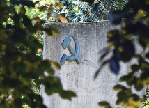 Pomnik znajdujący się w miejscu pochówku żołnierzy radzieckich na cmentarzu komunalnym w Koszalinie.