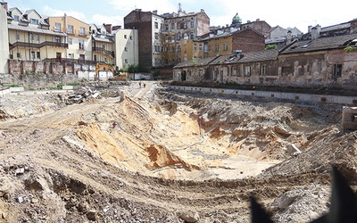 ▲	Odkrycia archeologiczne przy ul. Stradomskiej są związane m.in. z faktem, że kiedyś znajdowały się tu kościół oraz szpital. 