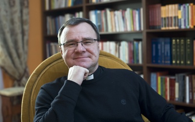 Ks. Tomasz Jaklewicz jest doktorem teologii dogmatycznej