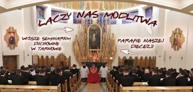 Klerycy modlą sią za parafie i proszą o modlitwę o nowe powołania