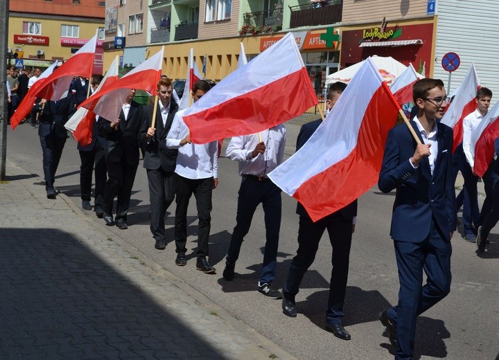 Korowód na 100-lecie niepodległości w Mławie