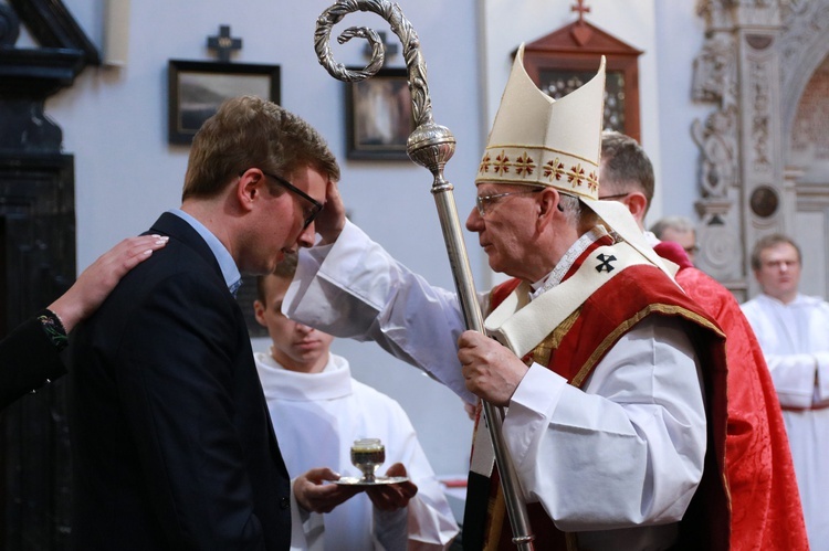 Bierzmowanie katechumenów w kościele św. Marka