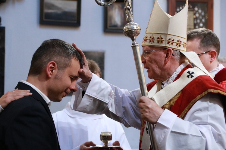 Bierzmowanie katechumenów w kościele św. Marka