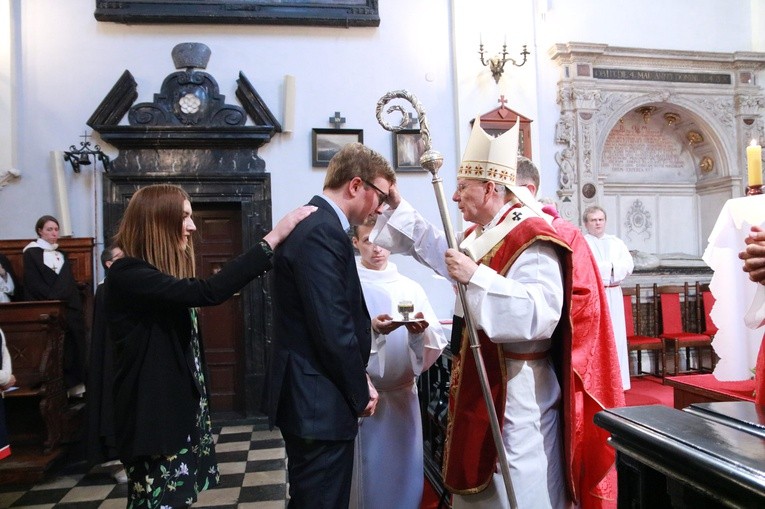 Bierzmowanie katechumenów w kościele św. Marka