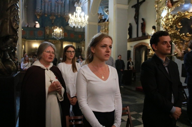 Bierzmowanie katechumenów w kościele św. Marka