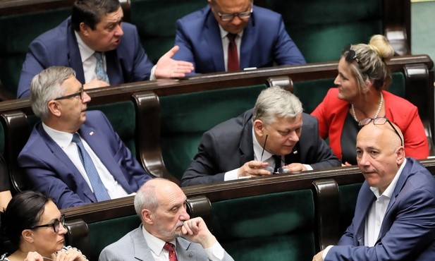 Tylko cztery partie ponad progiem wyborczym. Brak wśród nich jednej z partii to niespodzianka